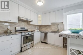 107 Lawrence Crescent in Toronto, ON - Building Photo - Building Photo