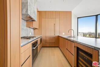 211 Elm Ct in Los Angeles, CA - Foto de edificio - Building Photo