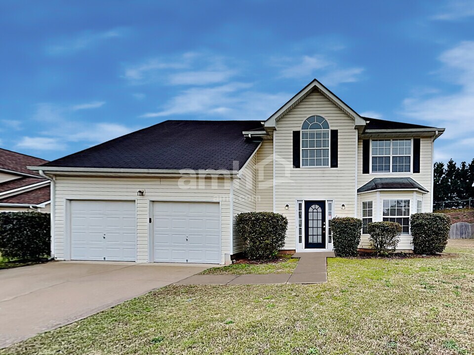 1642 Village Place Cir NE in Conyers, GA - Foto de edificio