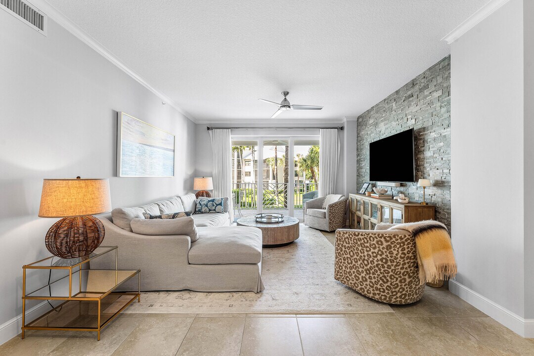 1024 Bay Colony Dr S in Juno Beach, FL - Building Photo