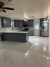 6820 26th St W in Bradenton, FL - Foto de edificio - Building Photo
