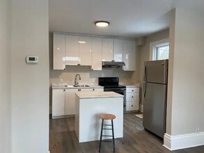 14 Perry St in Barrie, ON - Building Photo - Building Photo