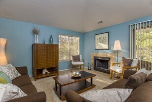 Village Club of Farmington Hills in Farmington Hills, MI - Building Photo