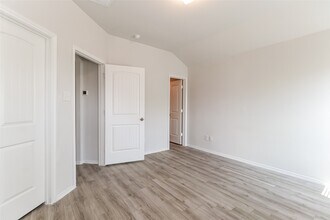 380 Upper Creek Dr in Willis, TX - Building Photo - Building Photo