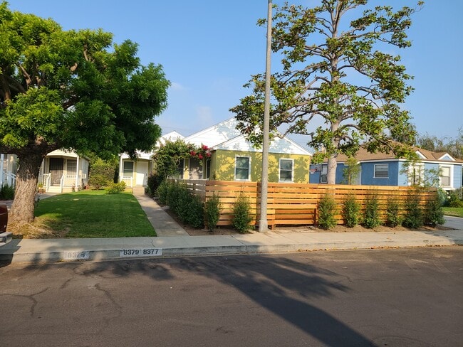 8377 Dunbarton Ave in Los Angeles, CA - Building Photo - Building Photo