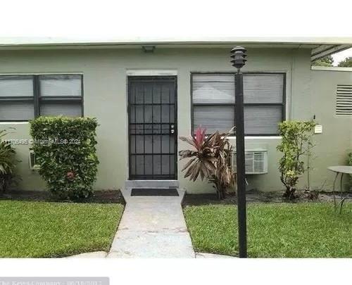 1845 Pembroke Rd in Hollywood, FL - Building Photo