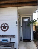 1300 Hausman Dr in Lockhart, TX - Building Photo