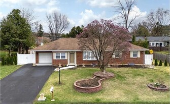 3070 Elm Dr in Allentown, PA - Building Photo
