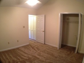 Cross Creek Apartments in Athens, GA - Building Photo - Interior Photo