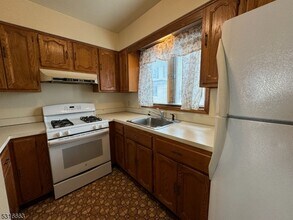 710 W Camplain Rd in Manville, NJ - Building Photo - Building Photo