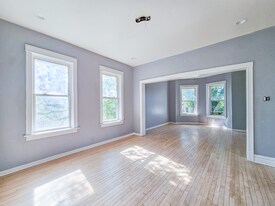 3208 W Beach Ave, Unit 2 in Chicago, IL - Building Photo