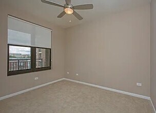 2299 S Michigan Ave, Unit 413 in Chicago, IL - Building Photo - Building Photo