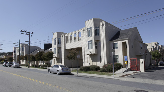 Britton Court Apartments in San Francisco, CA - Building Photo - Building Photo