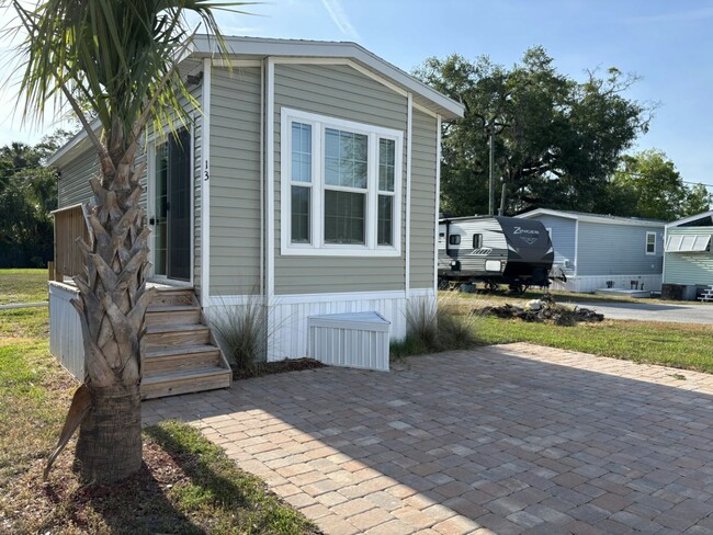 14035 W River Rd in Inglis, FL - Building Photo - Building Photo