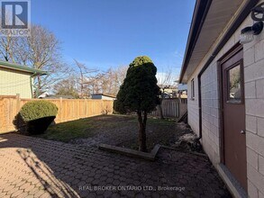 653 Athol St E in Oshawa, ON - Building Photo - Building Photo