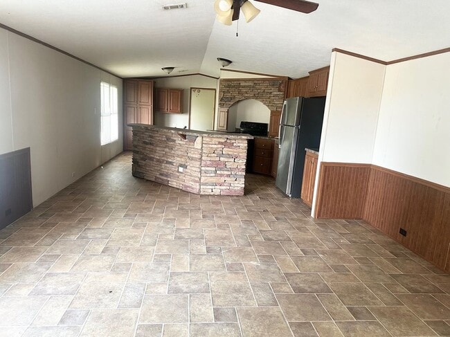 2001 SW Loop 304 in Crockett, TX - Building Photo - Building Photo