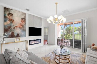 4496 Hickory Dr in Palm Beach Gardens, FL - Foto de edificio - Building Photo
