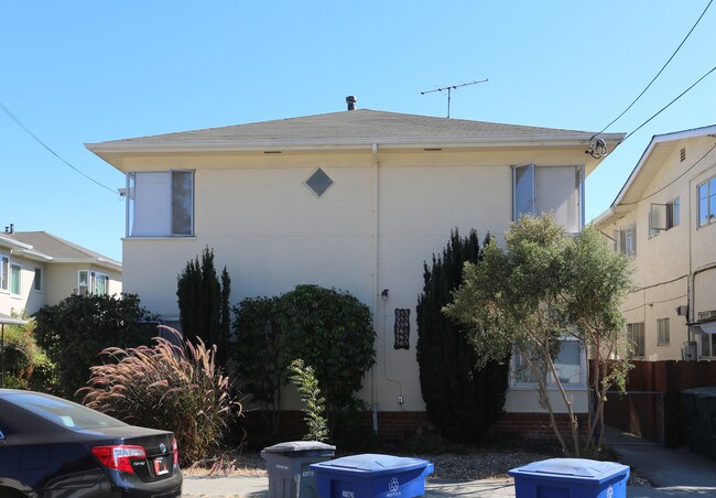 353-365 Chumalia St in San Leandro, CA - Foto de edificio - Building Photo