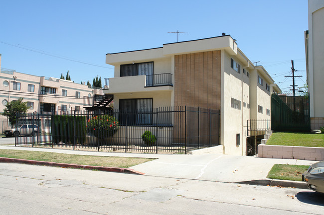 940 S Gramercy Dr in Los Angeles, CA - Building Photo - Building Photo