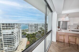 1760 Avenida Del Mundo in Coronado, CA - Building Photo - Building Photo