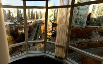 198 Aquarius Mews in Vancouver, BC - Building Photo - Building Photo