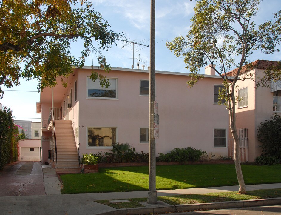 8250 Blackburn Ave in Los Angeles, CA - Building Photo