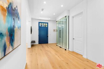 530 S Bentley Ave in Los Angeles, CA - Building Photo - Building Photo