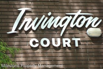 Irvington Court in Portland, OR - Foto de edificio - Building Photo