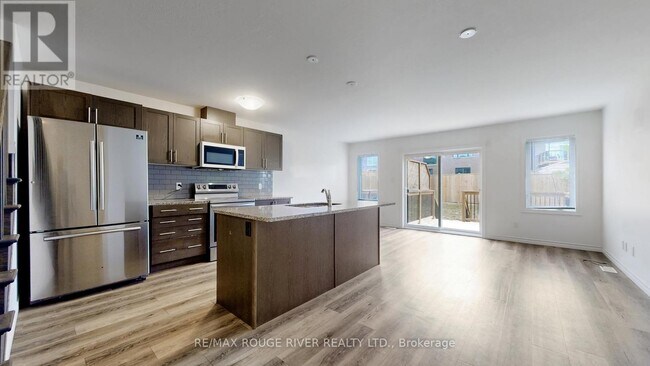 21 Woodedge Cir in Kitchener, ON - Building Photo - Building Photo