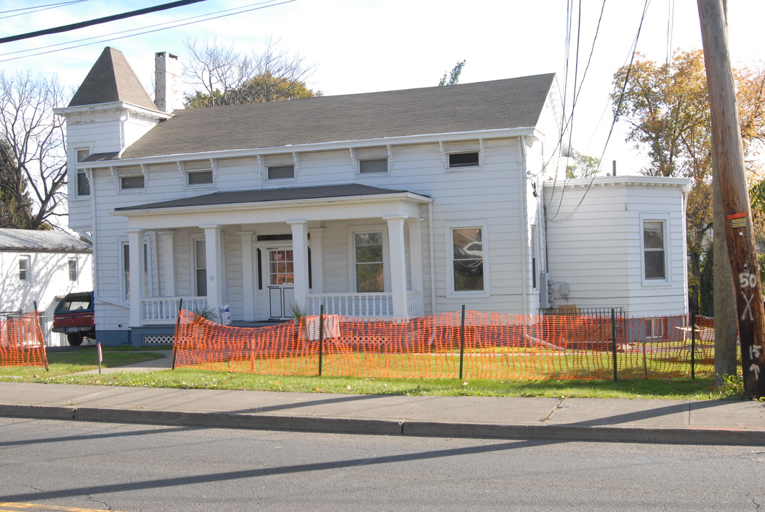 12 N Liberty Dr in Stony Point, NY - Building Photo