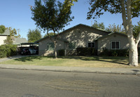 Desoto Gardens I & II in Fresno, CA - Building Photo - Building Photo