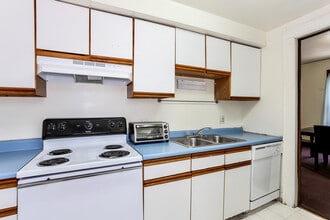 1315 Washtenaw Ave in Ann Arbor, MI - Building Photo - Building Photo