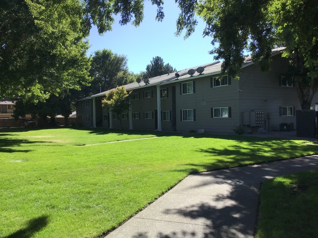 Lincoln Garden Apartments in Sparks, NV - Building Photo - Building Photo