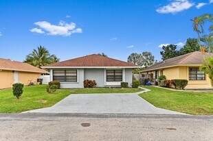 1390 Summit Run Cir in West Palm Beach, FL - Building Photo