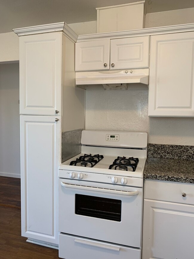 4077 Oakcrest Dr in San Diego, CA - Building Photo - Building Photo
