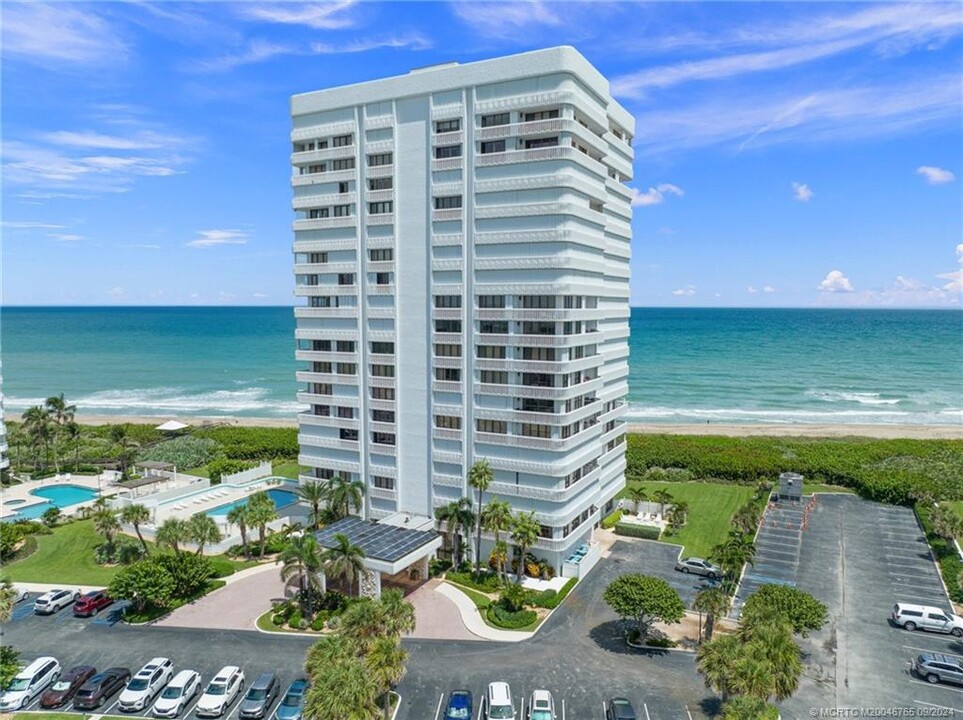 9960 S Ocean Dr in Jensen Beach, FL - Building Photo