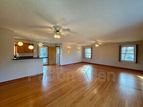 74 Oakdale Dr in Candler, NC - Building Photo - Building Photo