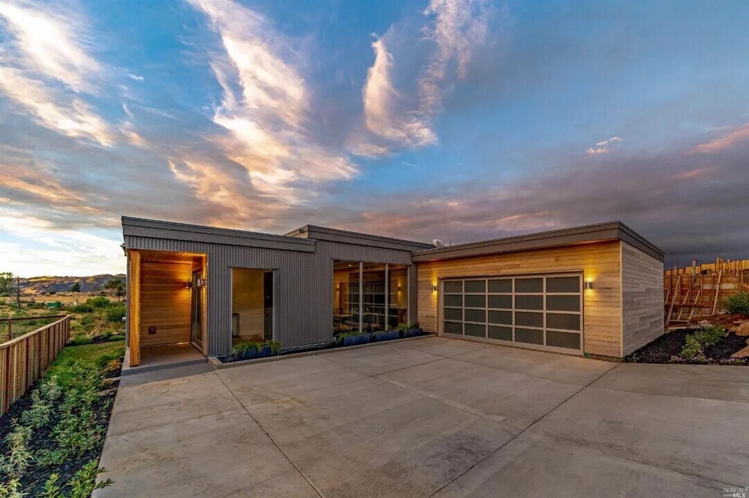 3813 Sedgemoore Dr in Santa Rosa, CA - Building Photo