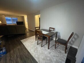 20422 E Wellesley Ave in Otis Orchards, WA - Foto de edificio - Building Photo