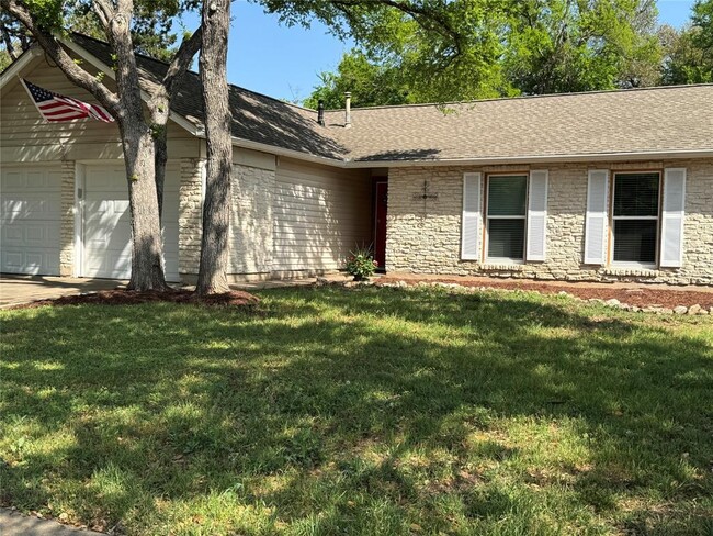 10047 Woodland Village Dr in Austin, TX - Building Photo - Building Photo