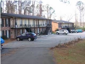 The Pines Apartments in Birmingham, AL - Foto de edificio - Building Photo