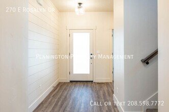270 E Rosalyn Dr in Meridian, ID - Building Photo - Building Photo