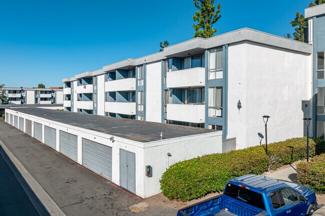 Covina Grand in Covina, CA - Foto de edificio - Building Photo