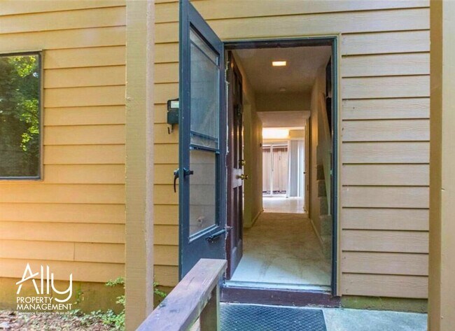 1 Four Seasons Dr in Charlottesville, VA - Building Photo - Building Photo