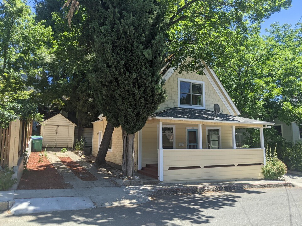 416 N Pine St in Nevada City, CA - Building Photo