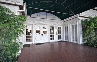 8550 Holloway Dr in West Hollywood, CA - Building Photo