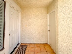 8423 Palmada Dr in Las Vegas, NV - Building Photo - Building Photo
