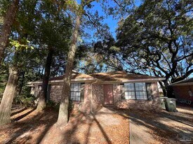 1350 Fairchild St in Pensacola, FL - Building Photo