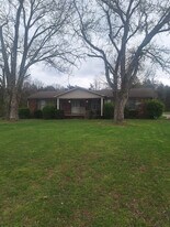 118 B Fisher Dr in Lebanon, TN - Building Photo