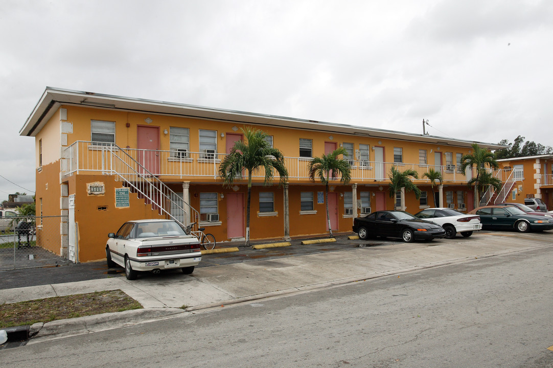 2490 W 4th Ct in Hialeah, FL - Building Photo